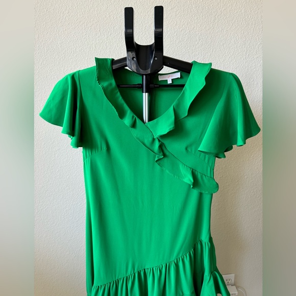 V-Neck Solid Ruffle Detail Midi Dress - Picture 4 of 8